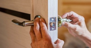Установка и замена дверной ручки в Челябинске от 278 руб. – Мастер24, монтаж фурнитуры, недорого