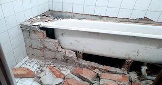Демонтаж ванны в Челябинске от Мастер24 — быстро, недорого, вывоз старой ванны от 1031 руб.